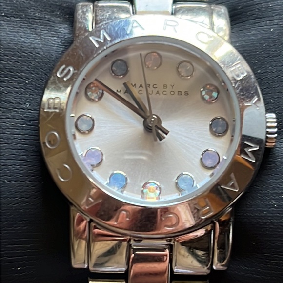 Marc by Marc Jacobs Women's MBM3217 Analog Display Analog Quartz Silver Watch - Picture 5 of 13